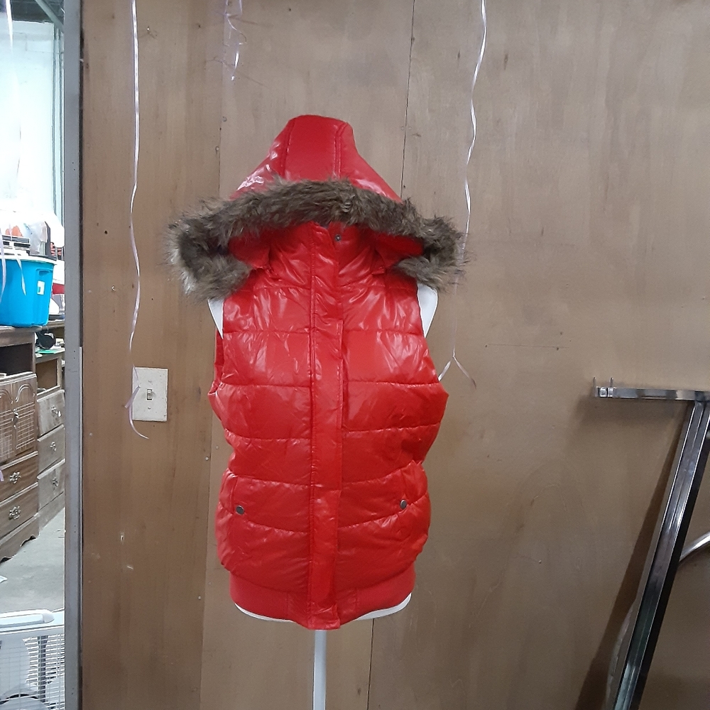 Rue 21 puffer vest with fur trimmed hood